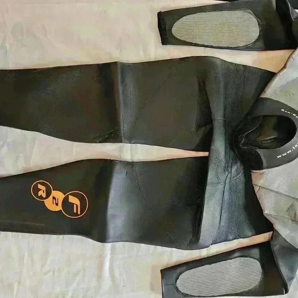 Waterproof Wetsuit - TEAM in Training - Size S1 - Picture 4 of 7